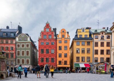 Historisk gata i Gamla stan i Stockholm